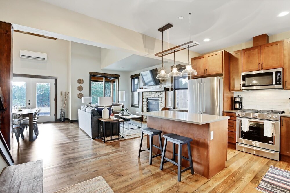 Suncdaia 2-Bedroom Townhome Perfect for Family Getaways