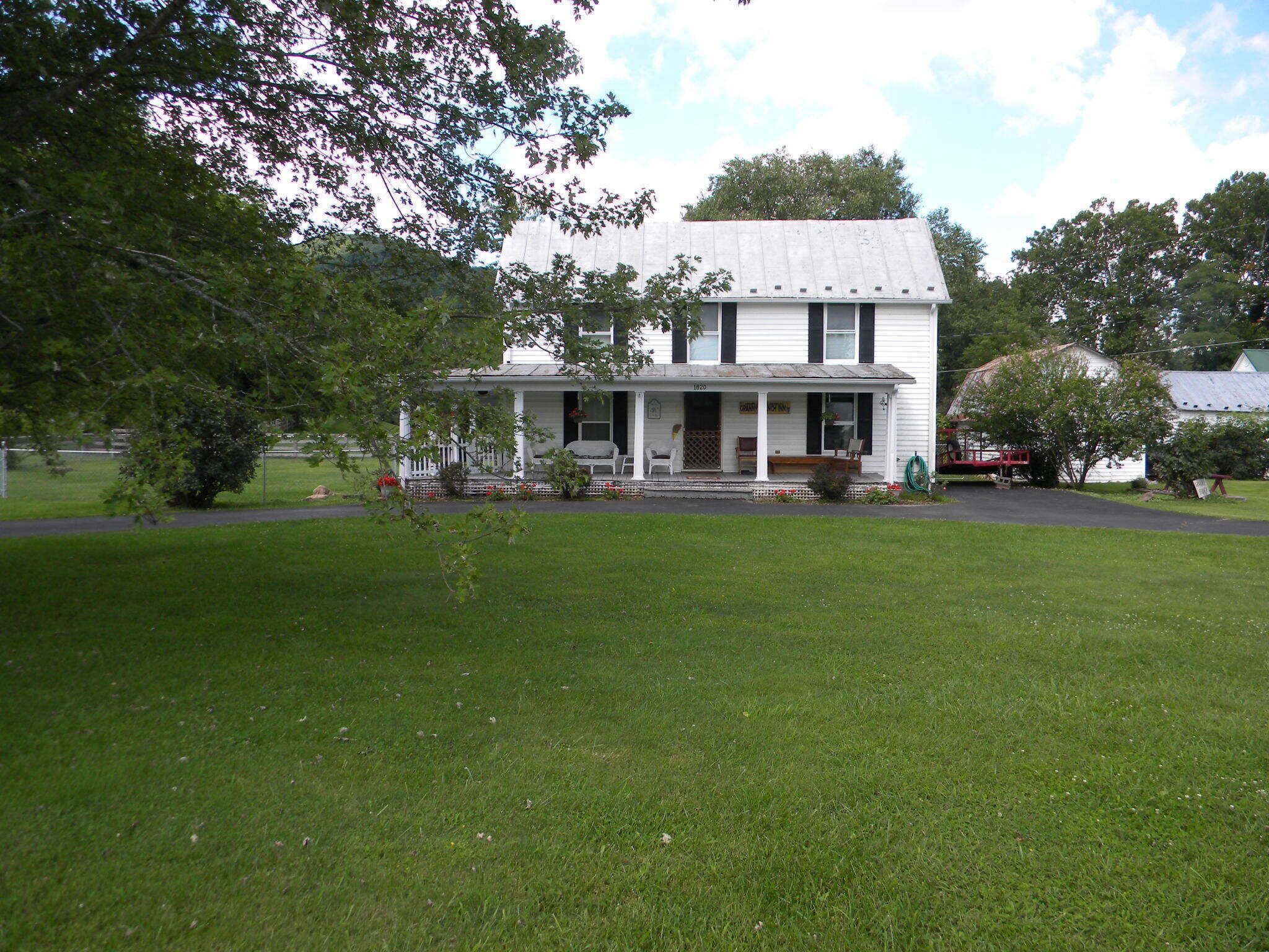 Peace, quiet & relaxation!  Family friendly home.