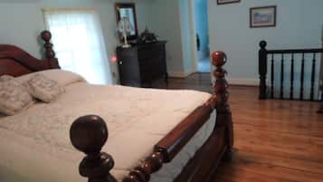 4 bedrooms, iron/ironing board, free WiFi, bed sheets