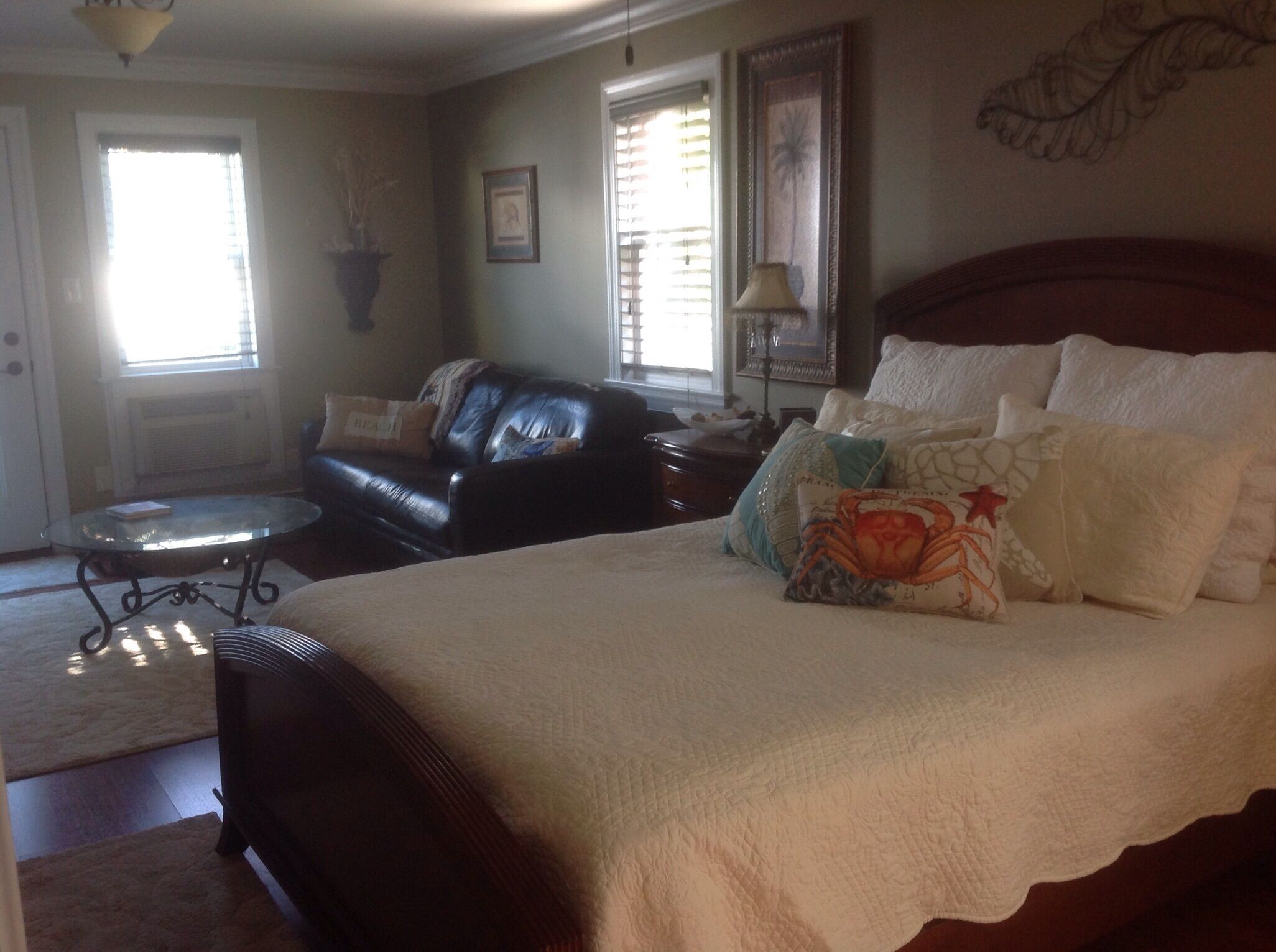 Margate - 3 bedroom home - 2 blocks to beach