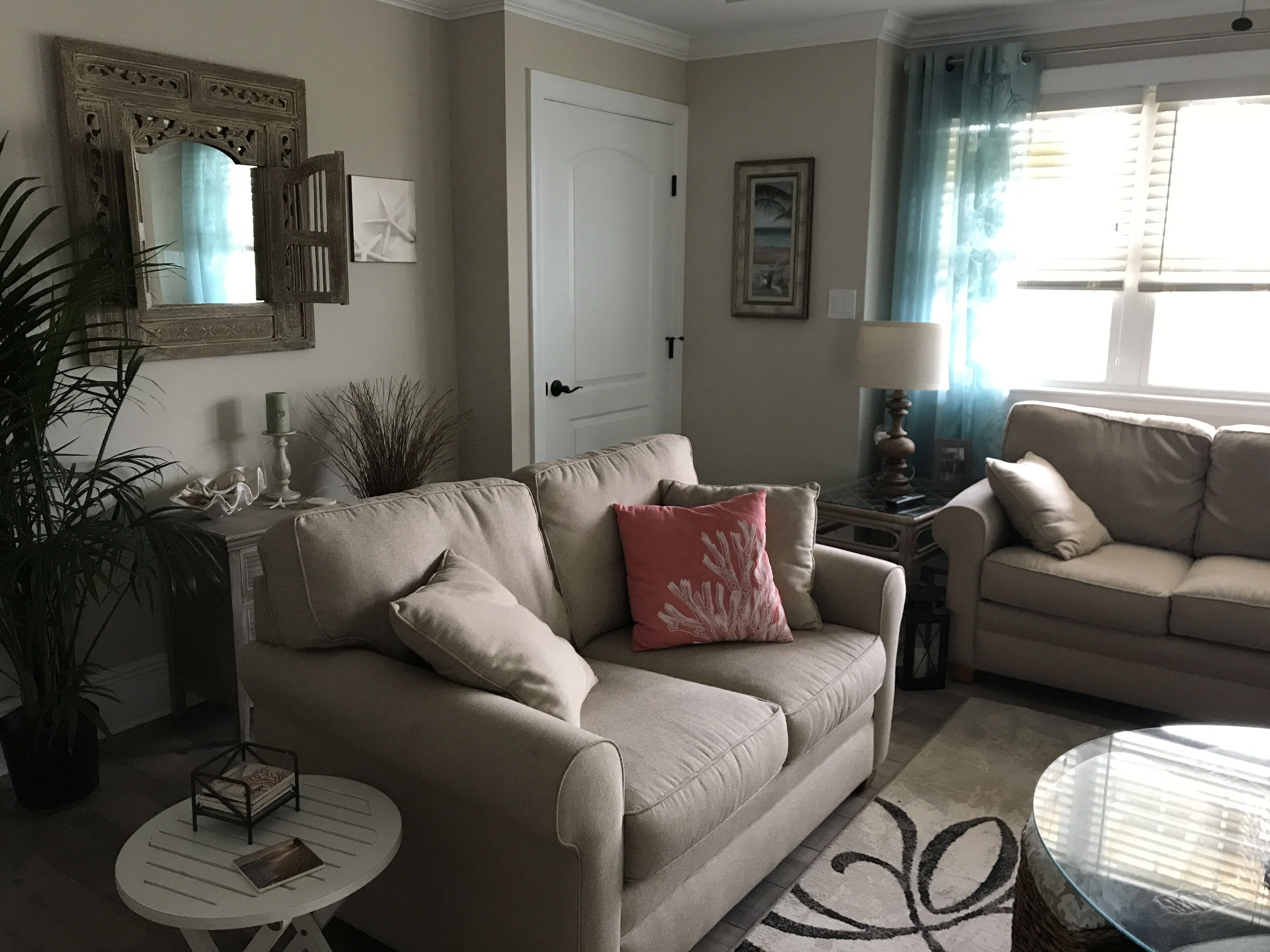 Margate - 3 bedroom home - 2 blocks to beach