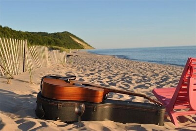 Waterfront Cabin, Great View, Private Beach, Sunsets