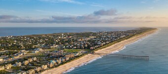Traditionel Semi-Oceanfront Cottage - Pool, Hot Tub, Pier Passes, skridt til stranden