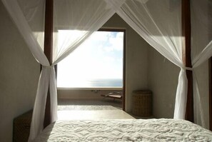 3 bedrooms, iron/ironing board, Internet, bed sheets - One of the most beautiful views of the island! (Mt PLeasant)