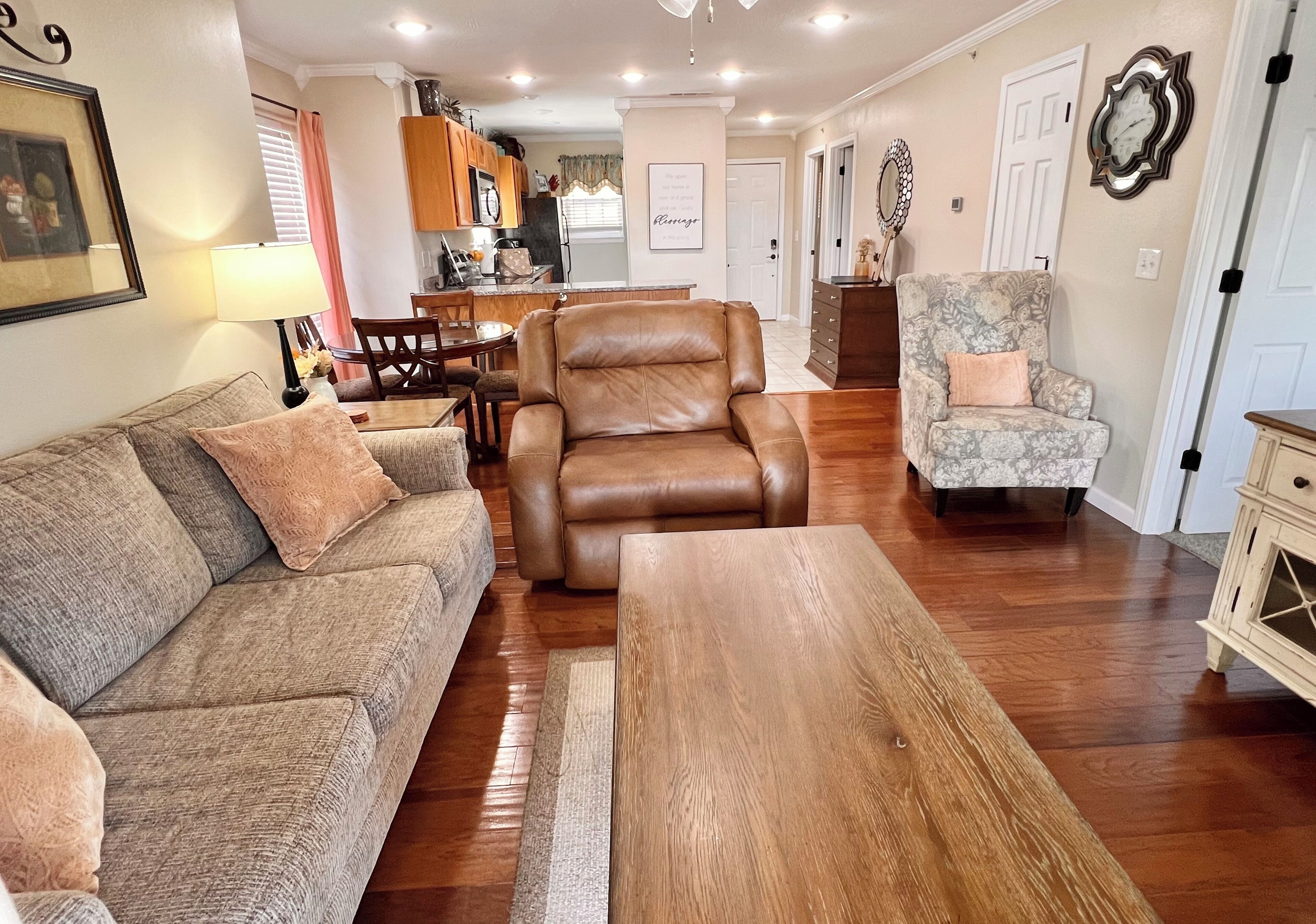 智能电视、电子游戏、DVD 播放器