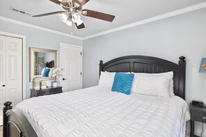 2 chambres, fer et planche à repasser, Wi-Fi gratuit, draps fournis
