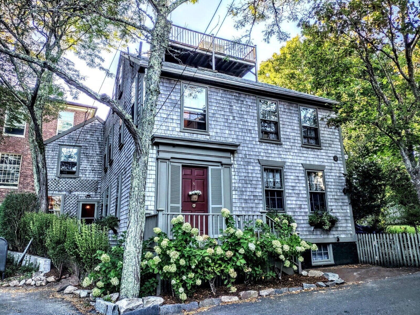 Located 3 blocks from Main Street on a quiet lane (Gay St).