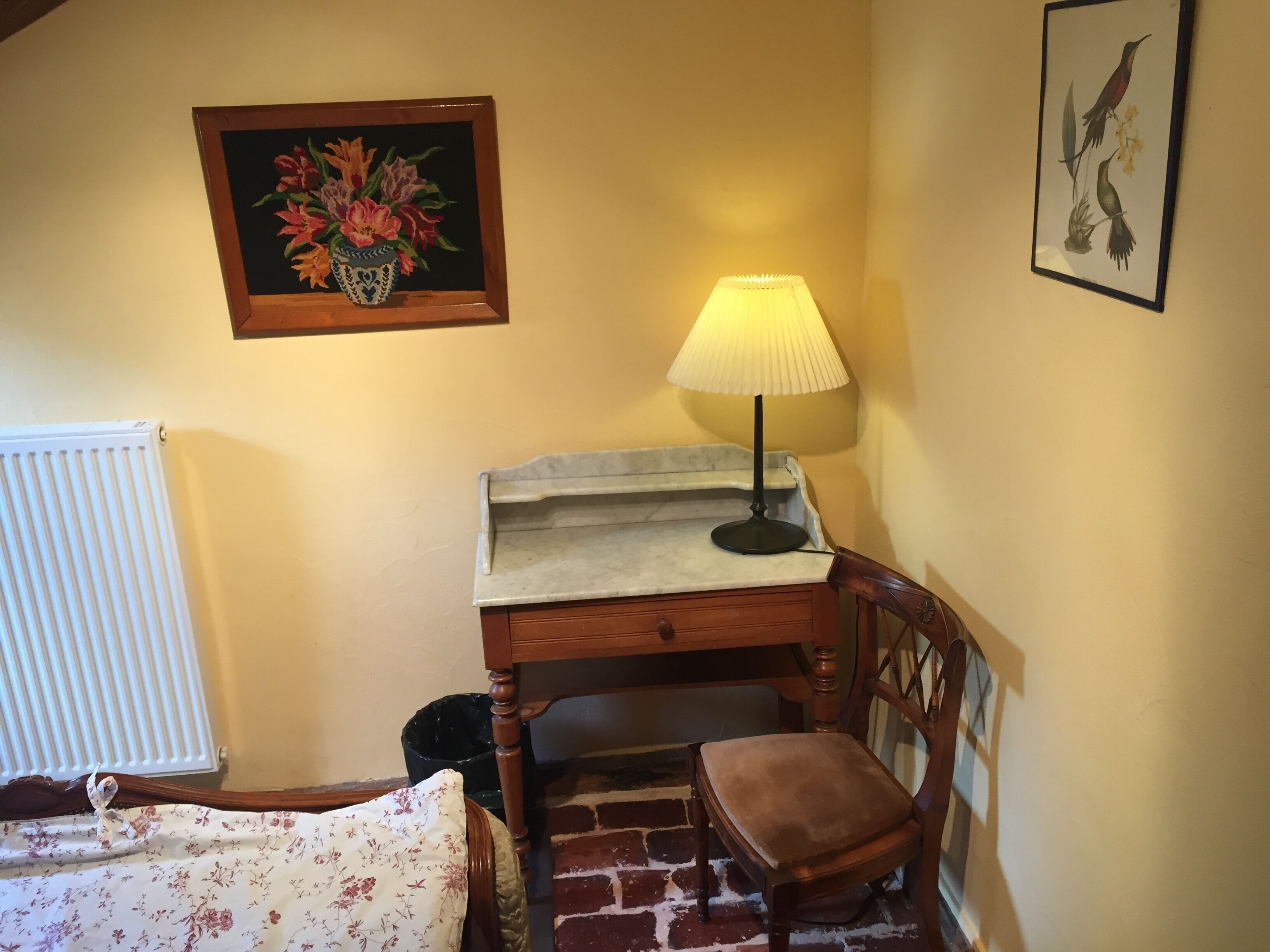2 bedrooms, iron/ironing board, bed sheets