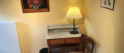 2 bedrooms, iron/ironing board, bed sheets