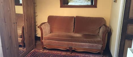 تلفزيون، مشغل دي في دي، كُتُب، مكتبة فيديو
