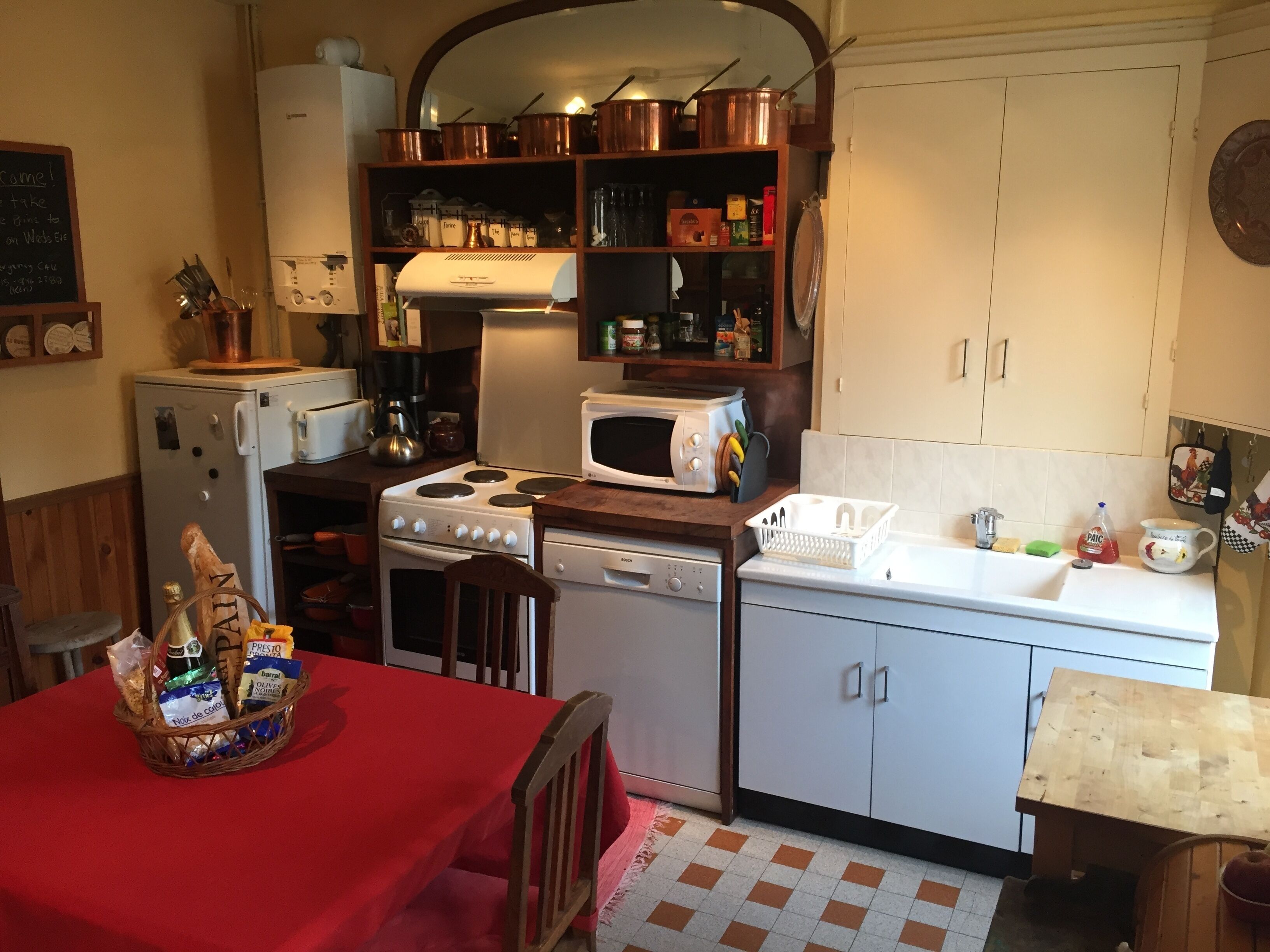 Coffee/tea maker, fridge, microwave, oven