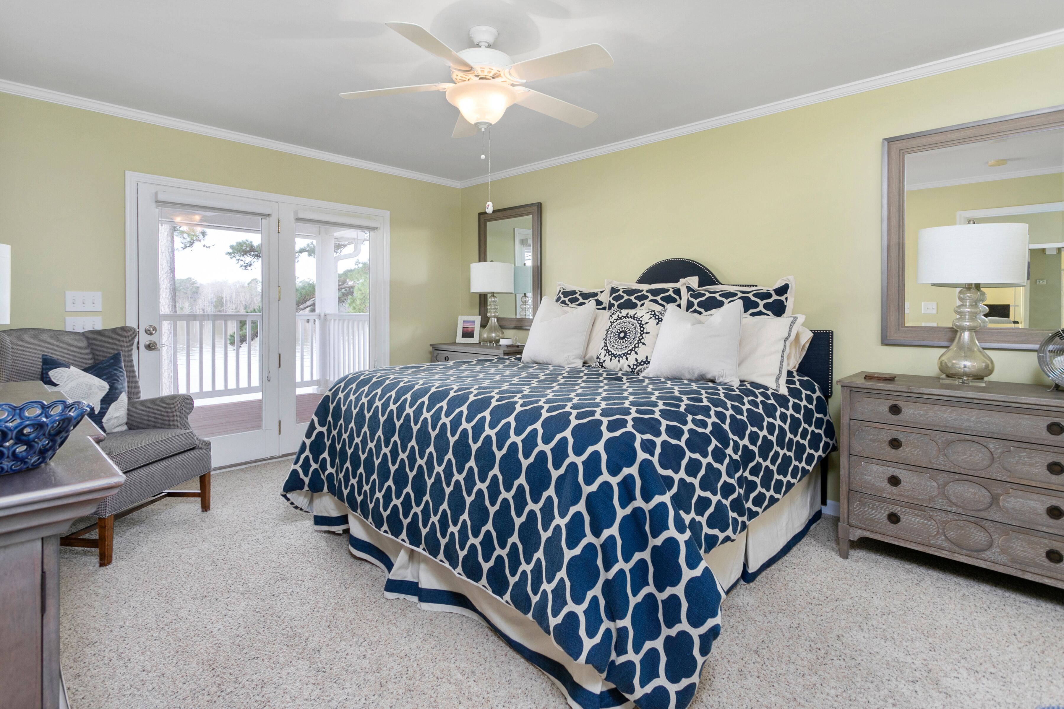 Lakefront Home with Private Pier, Boat Parking, Arcade, Xbox, Kayak & Fire Pit ⛵