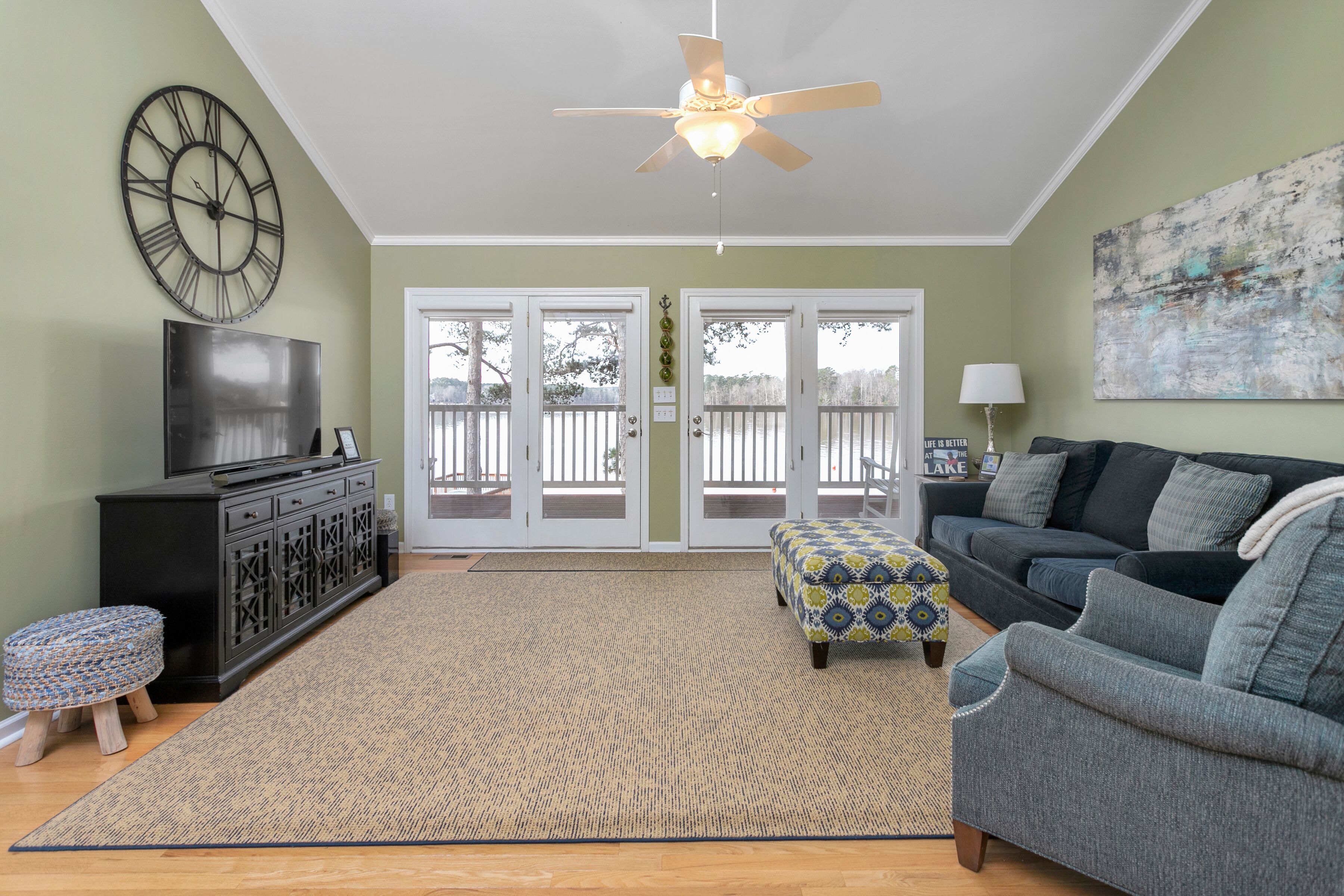 Lakefront Home with Private Pier, Boat Parking, Arcade, Xbox, Kayak & Fire Pit ⛵