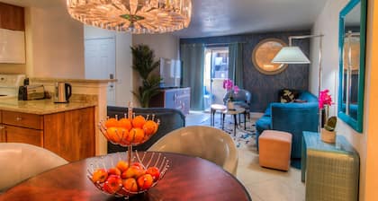 Modern condo overlooking the Strip 3