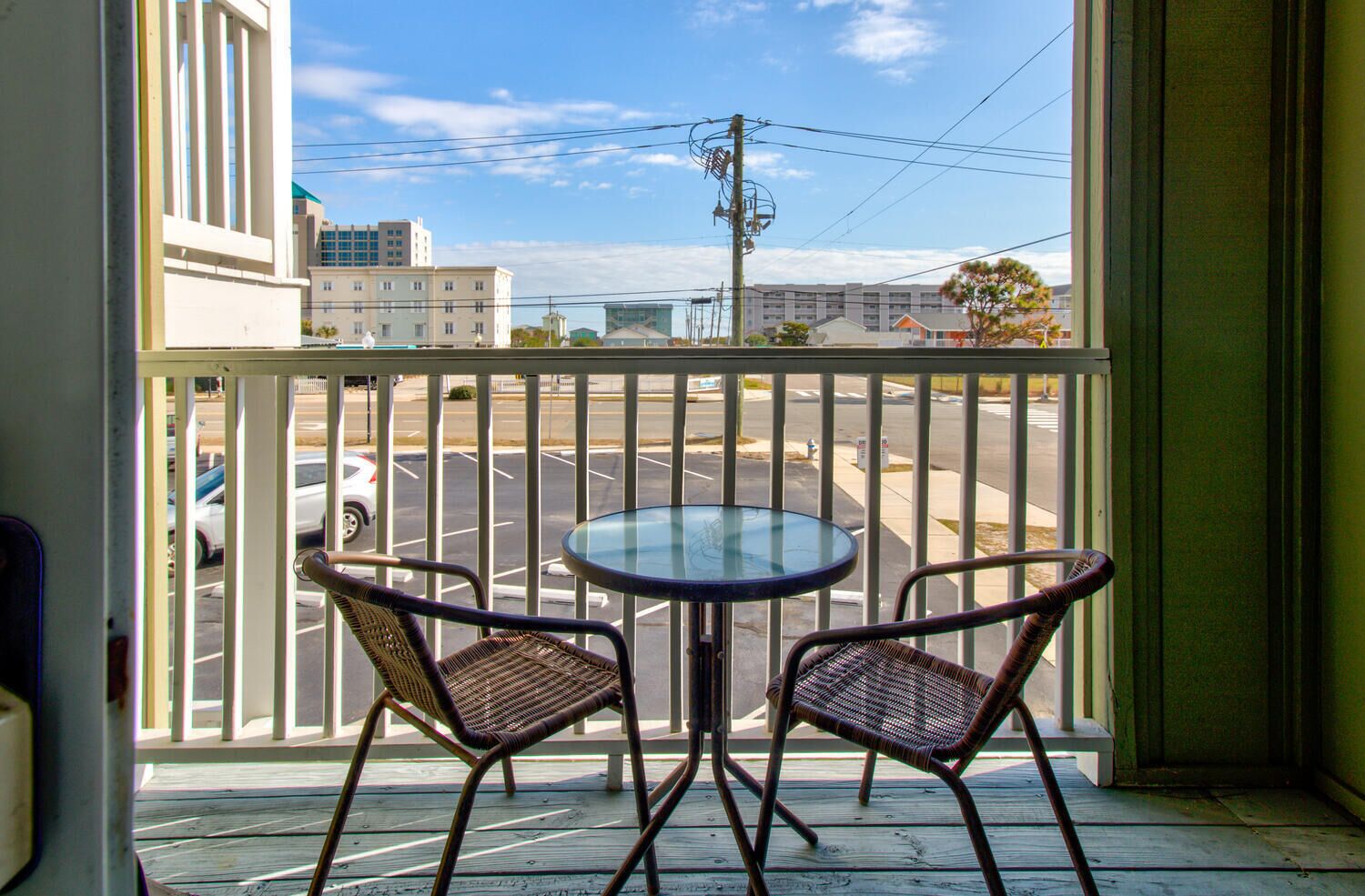 DV101: Driftwood Villa 101: Seasonal pool, parking, laundry