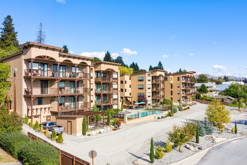 Stunning views, Luxury on Lake Chelan - Pool, Spas
