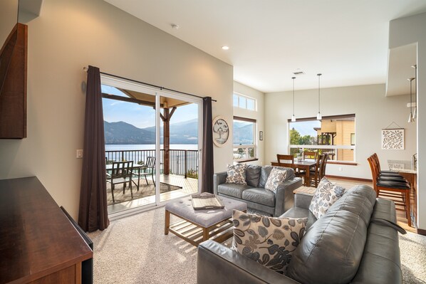 تلفزيون ذكي، مدفأة، مشغل دي في دي