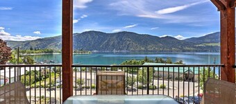 Une vue imprenable, à pied de vignobles et du centre-piscine et bain à remous-luxe sur le lac Chelan