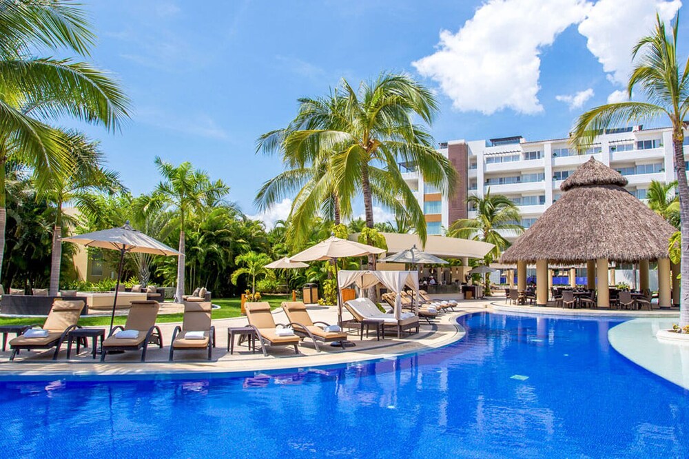 ALL-INCLUSIVE, LUXURY 2BD/2BA RESORT CONDO in NUEVO VALLARTA