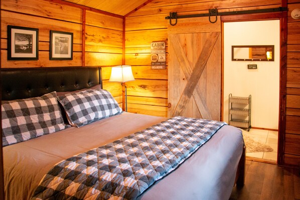 1 bedroom, free WiFi, bed sheets - The Cabin at Panther Valley Ranch (Hot Springs)