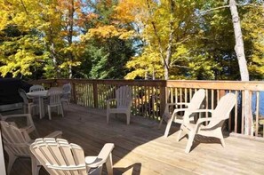 Outdoor dining - FAMILY HOME ON LAKE MICHIGAMME (Michigamme)