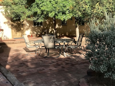 Casita Azul, Mesilla Plaza Only Steps Away