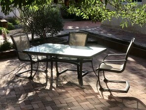 Outdoor dining - Casita Azul, Mesilla Plaza Only Steps Away (Mesilla)