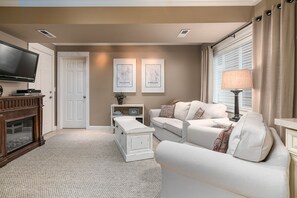 TV, lareira, DVD player