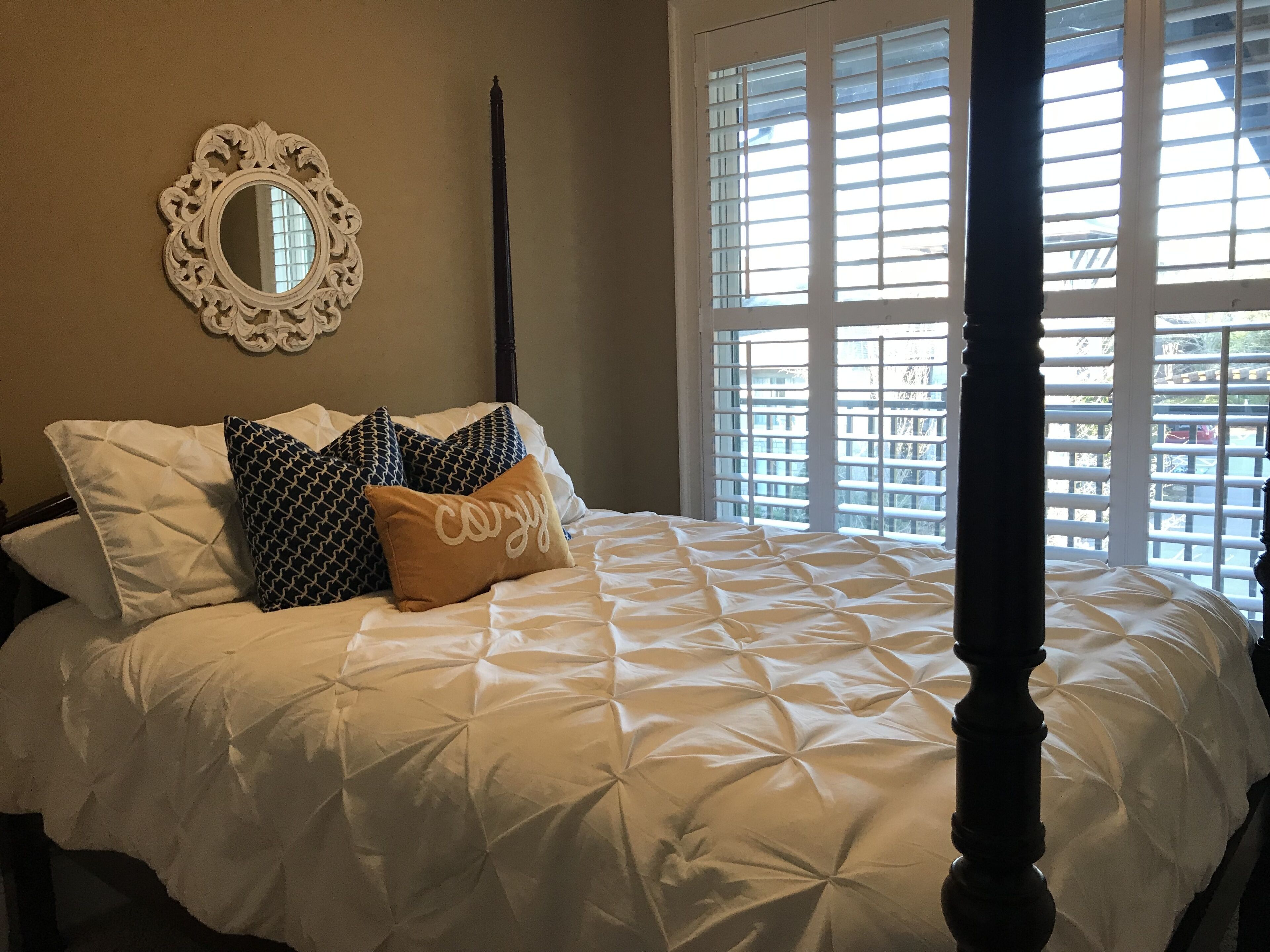 Beautiful lake front and golf course views from this 3BR/3BA penthouse condo