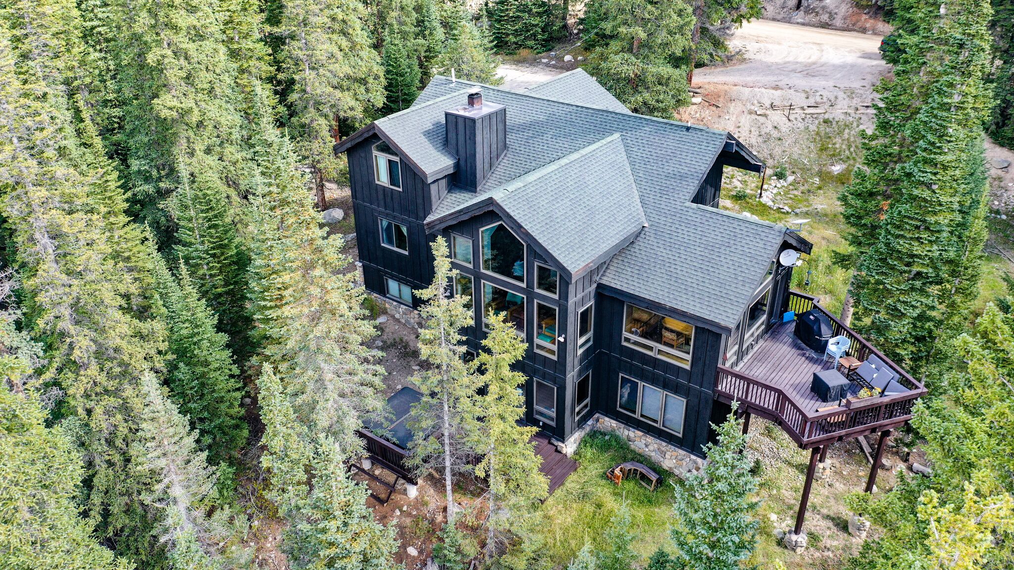 New Starlink Internet! Large Home w/ Incredible Views, Hot Tub, Close to Breck - Chalet L'Etoile