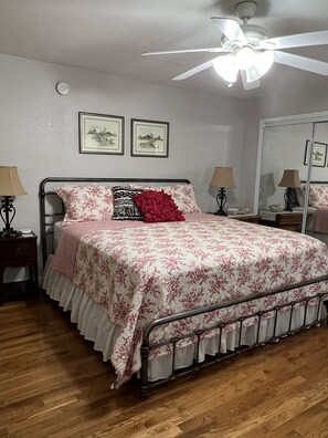 3 dormitorios, tabla de planchar con plancha, wifi gratis y ropa de cama