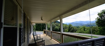 Panoramic Mountain Views - The Farmhouse at CreekStone