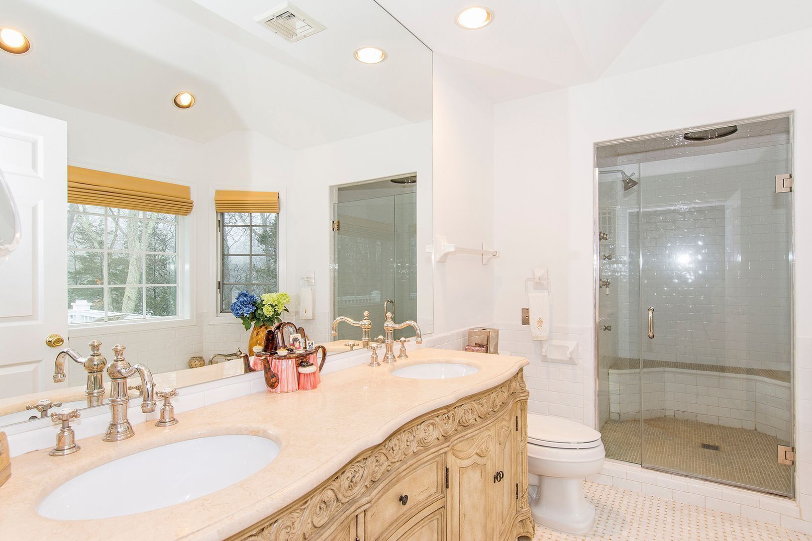 Get out of city. Luxury Family Retreat; Pool, Putting Green, great outdoor deck