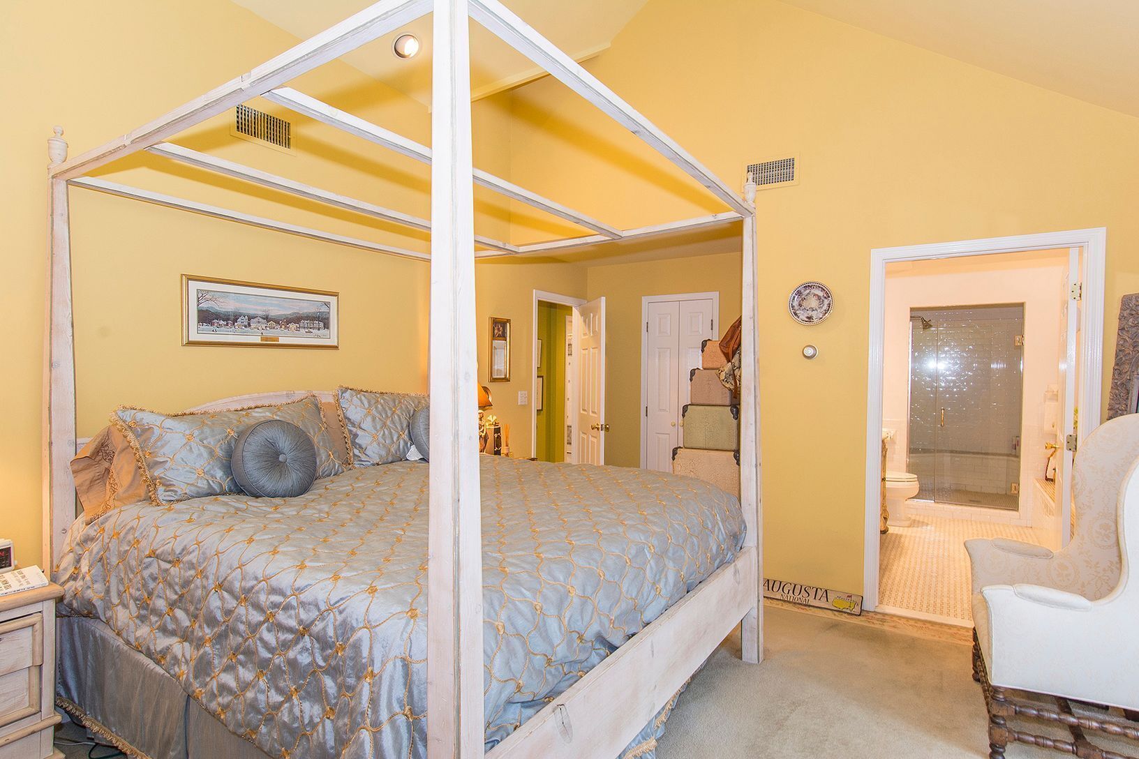 Get out of city. Luxury Family Retreat; Pool, Putting Green, great outdoor deck