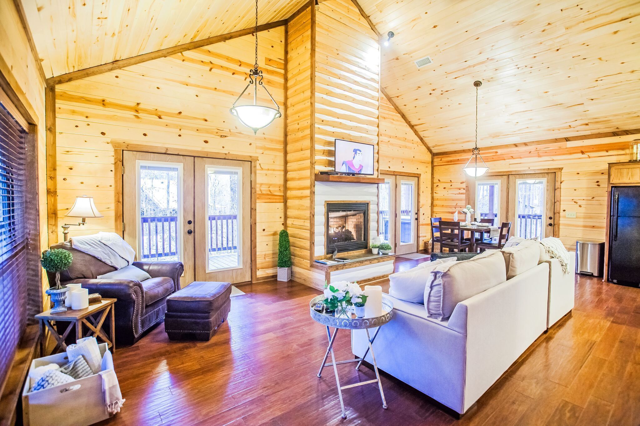 Smart TV, fireplace, DVD player