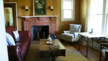 Smart TV, fireplace, DVD player, books