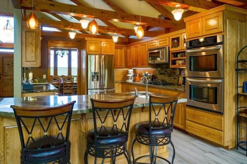 Wunder House, Sleeps 14!