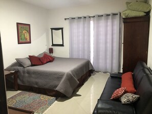 3 bedrooms, travel cot, WiFi