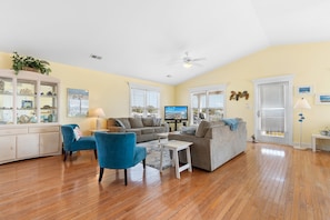 TV, video games, DVD player, books - "Always Chillin'" Dune home with private hot tub , 5 bedrooms 4 bathrooms (Holden Beach)