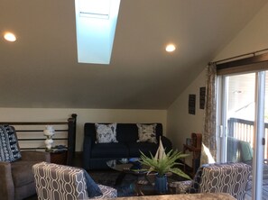 تلفزيون، مشغل دي في دي، كُتُب، مكتبة فيديو