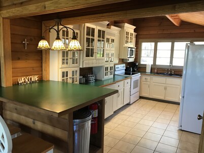 Southern Grace Cabin Hot Tub! 5 Star CLEAN! French Lick, IN - Private w/ views!