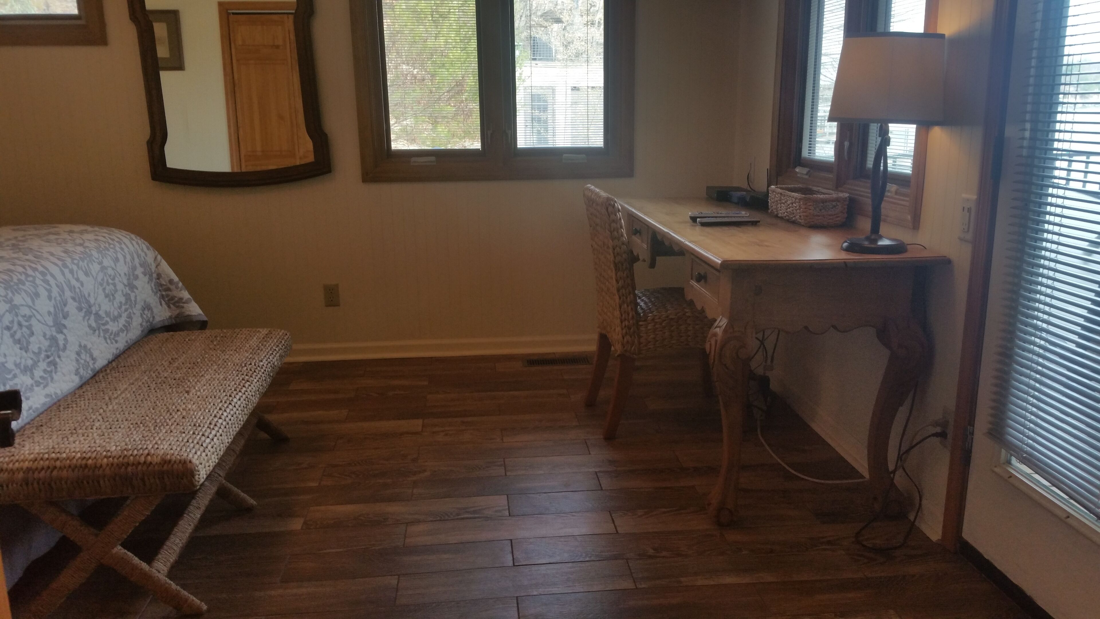 Crappie Cottage on the Waterfront in Quiet Cove provides Flexible Family Retreat