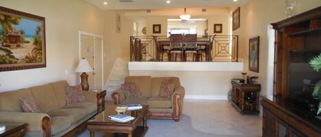 Fernseher, DVD-Player, Bücher, Stereoanlage