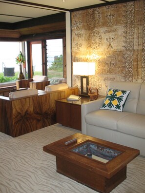 テレビ、DVD プレーヤー、書庫