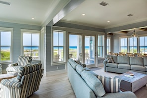 Smart TV, chimenea, reproductor de DVD y futbolito