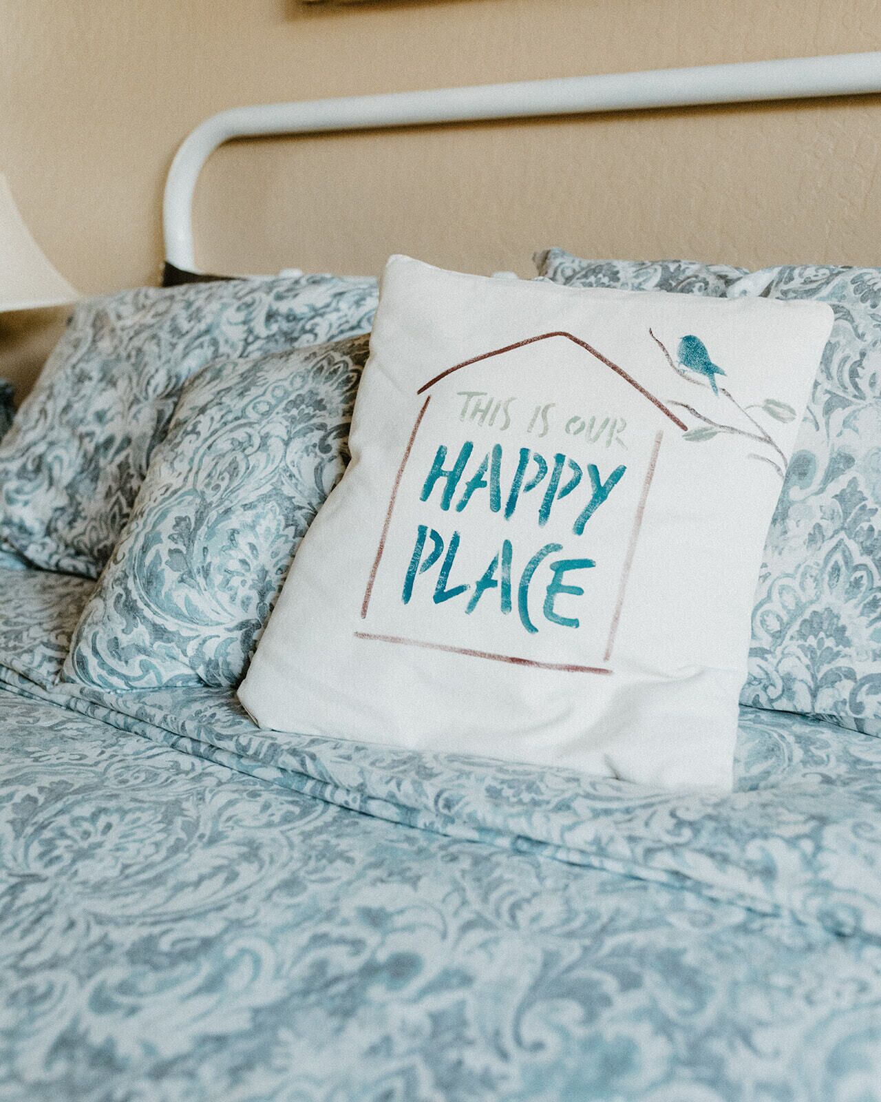 CHUCKELLI FARM's COZY COTTAGE