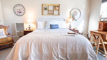 1 chambre, bureau, fer et planche Ă repasser, lit parapluie