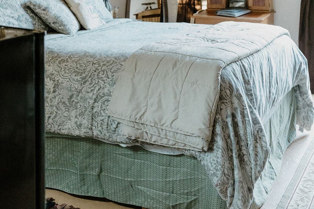 CHUCKELLI FARM's COZY COTTAGE