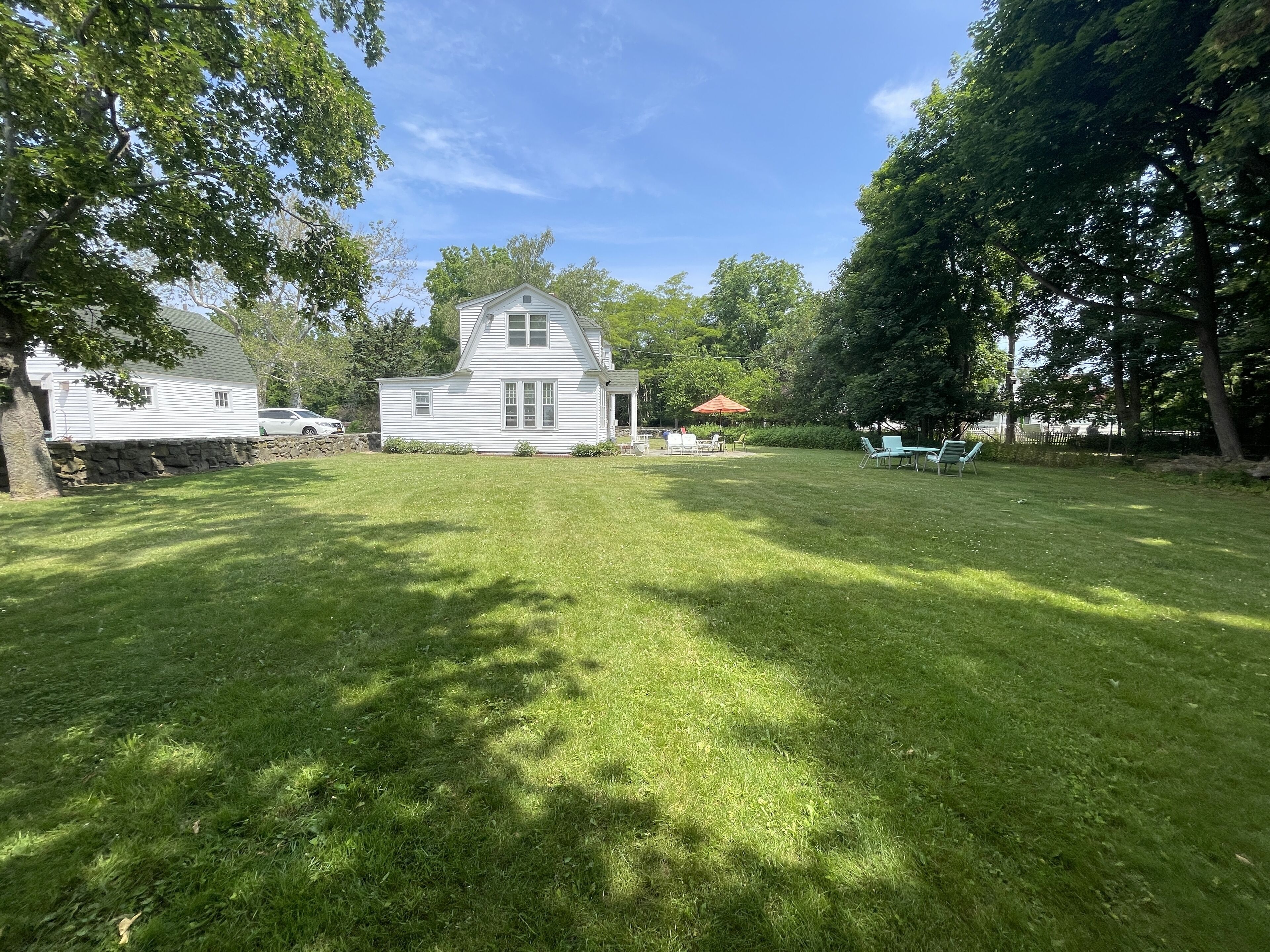 'The Gate House' on Beach front Estate Walk to Village 