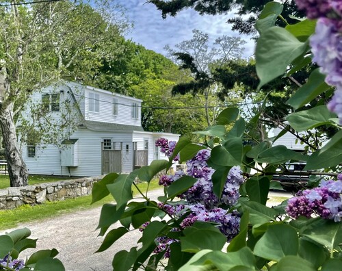 'The Gate House'on Beach front Estate with Dockage. Walk to Village .